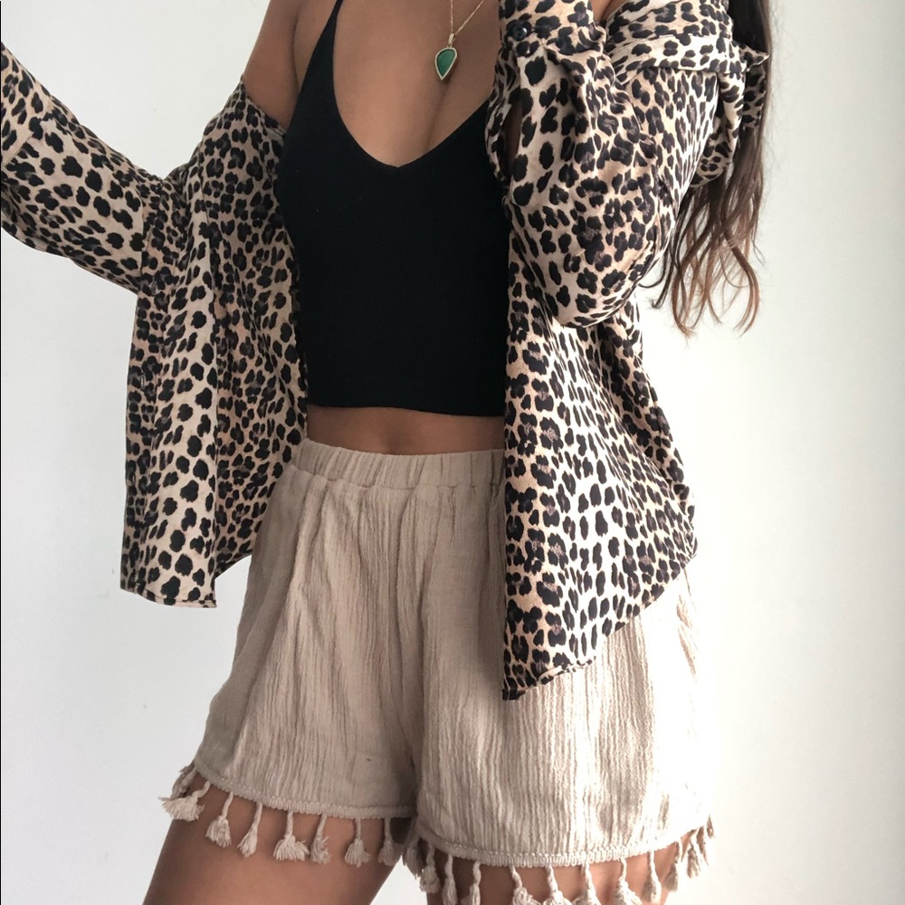 Market boho tan taupe tassel shorts XS-M - Picture 3 of 8